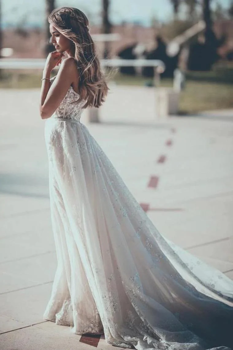 Vestidos de novia de tul sin mangas con escote en forma de corazón y apliques